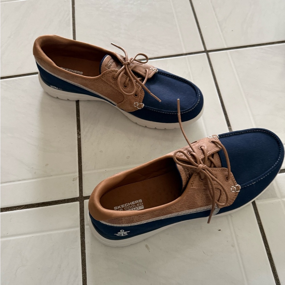 Skechers Women's Navy and Tan Flats